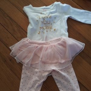 Outfit with tutu pants